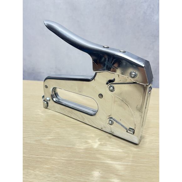 ARROW Low Voltage Wire Fastener T-18 Hand Stapler Staple Gun - USA Made - Picture 2 of 9